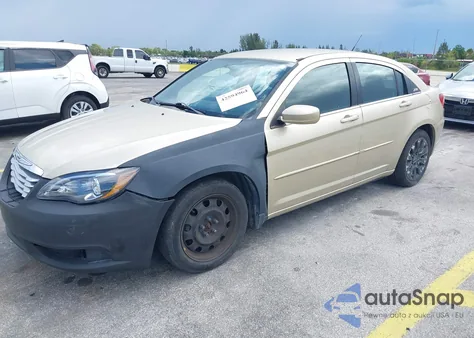 2011 Chrysler 200 Lx z USA, uszkodzony, nr VIN 1C3BC4FB2BN515785